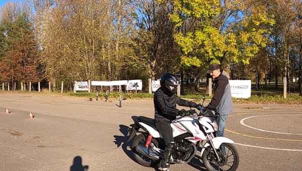 Motobraukšanas izmēģinājuma nodarbība 